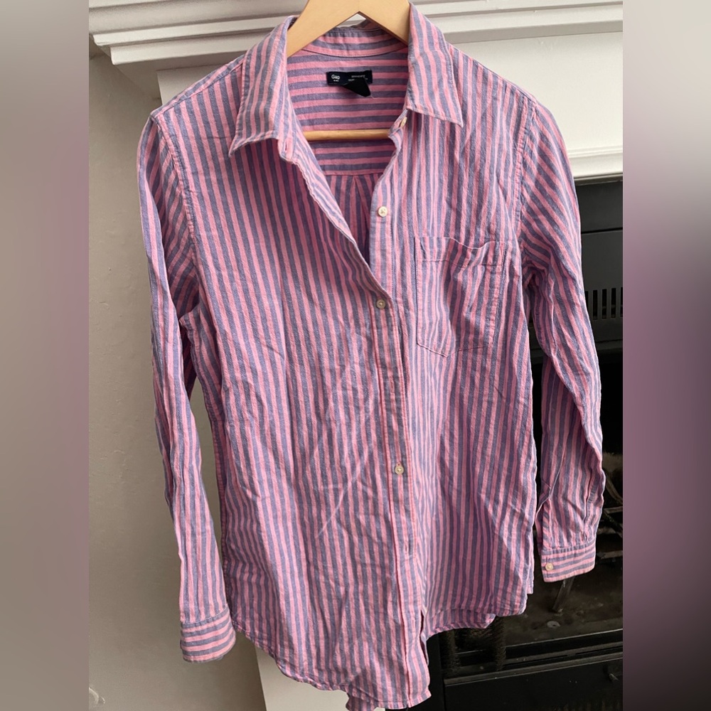 Gap button down shirt